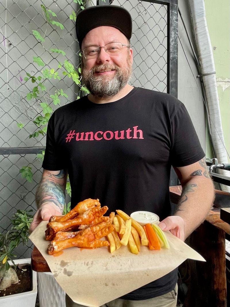 「Brick & Barrel」のオーナーシェフ・ジェームス・ジョロキア氏（James Jolokia）　ⓒ TuoiTre